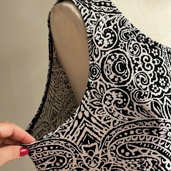 Susan Graver sleeveless Stretch Tunic top Black / white parsley + pattern sz XL - Picture 4 of 9